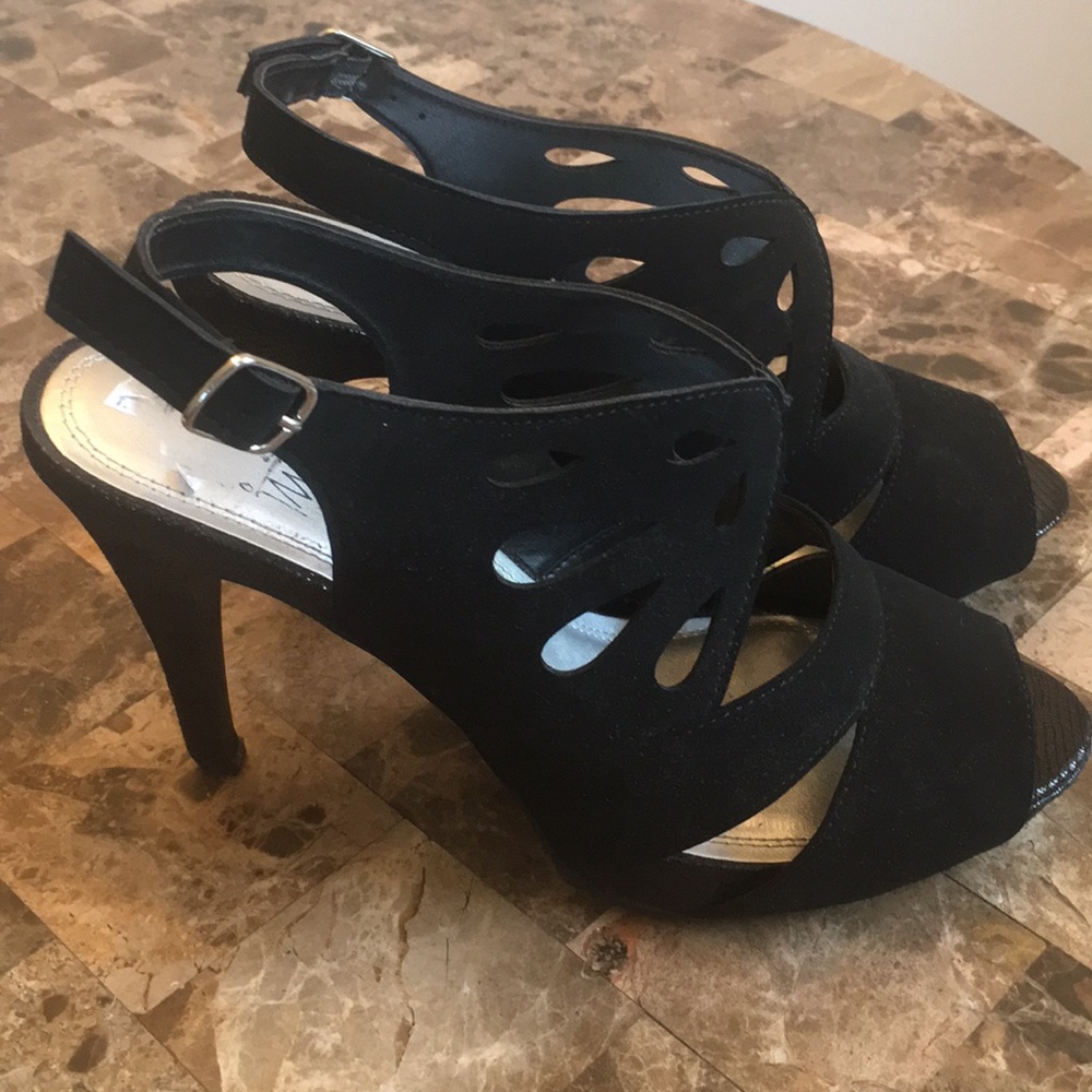 EUC Black Heels - Picture 4 of 5
